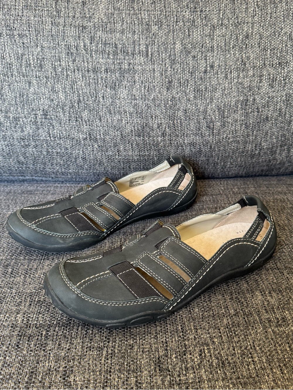 Clarks Haley Stork Slip On Black Leather Finish & Contrasting White Stitching
